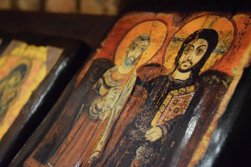 Na belkach ze spalonej katedry powstają ikony. Tworzą je mieszkańcy "Betlejem" /Ewelina Karpińska-Morek /INTERIA.PL