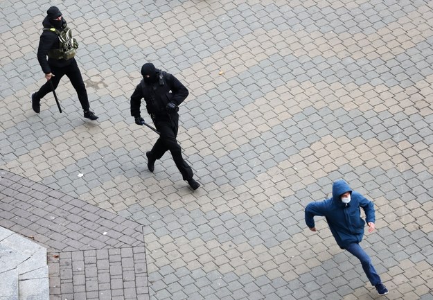 Na Białorusi od 9 sierpnia trwają akcje protestacyjne, których uczestnicy domagają się odejścia Łukaszenki. Wiele osób zostało zatrzymanych / 	STR   /PAP/EPA