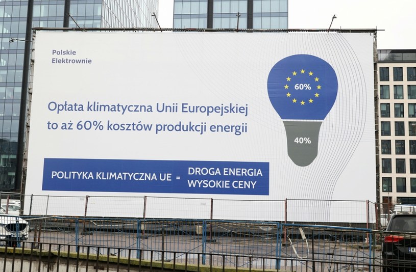 Na billboardzie o cenach energii podpisały się "Polskie Elektrownie" /Piotr Molecki /East News