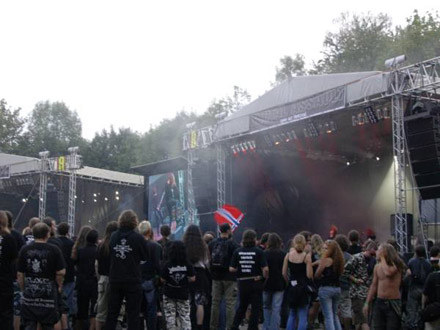 Na Brutal Assault przyjechali fani metalu z różnych krajów /INTERIA.PL
