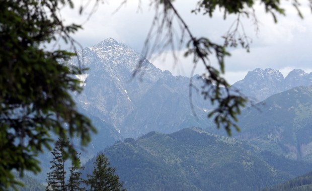 Na całą noc utknął na skale w rejonie Morskiego Oka
