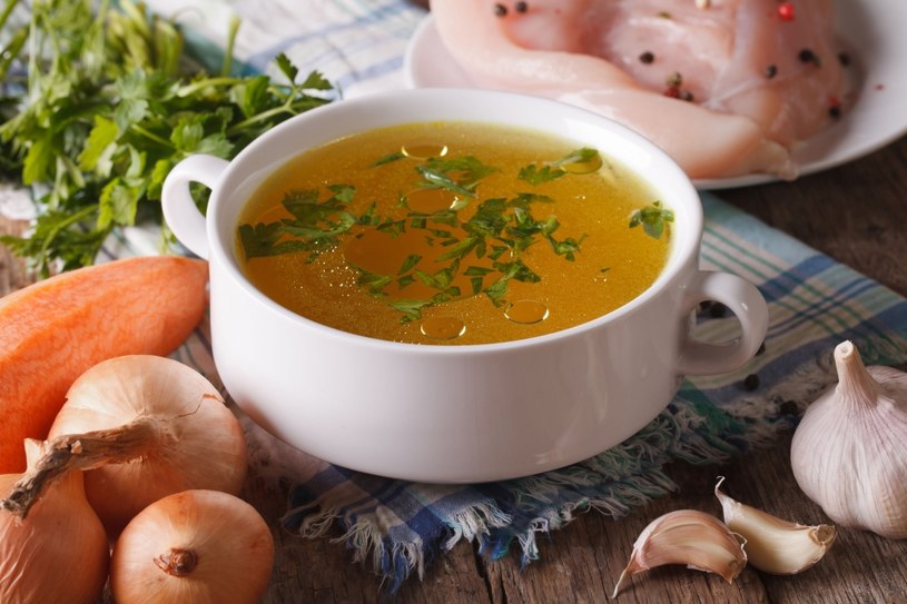 Na całym świecie zupa, w szczególności rosół, uznawana jest za pokarm dla ciała i ducha /123RF/PICSEL
