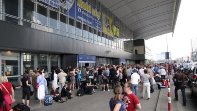 Na Centralny wrócił prąd, pasażerowie wpuszczani są na perony