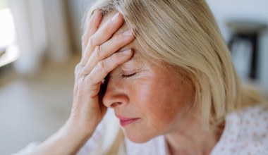 Na chorobę Alzheimera chorują całe rodziny. Psychiatra: pacjenci tracą kontrolę nad ciałem i emocjami