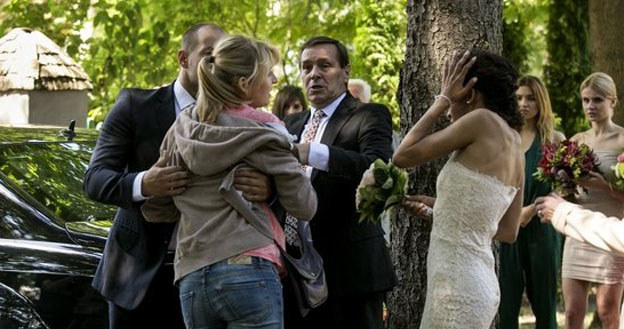 Na chwilę przed ceremonią była żona Daniela... zaatakuje Sarę! /www.barwyszczescia.tvp.pl/