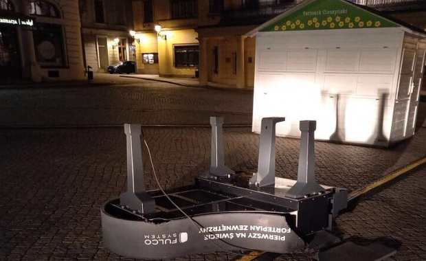 Na cieszyńskim rynku wandale zniszczyli fortepian