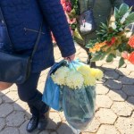 Na cmentarzach giną nie tylko znicze i kwiaty. W ten sposób ustrzeżesz nagrobek przed kradzieżą