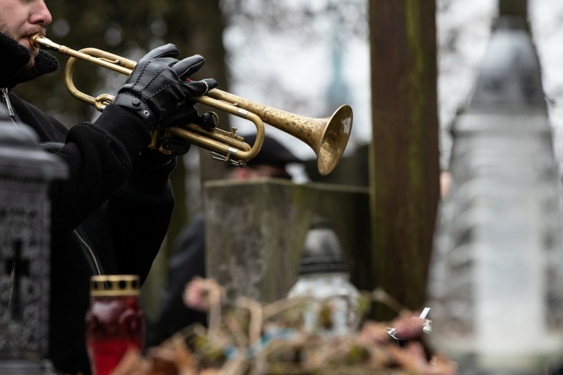 Na cmentarzu im. św. Rocha w Częstochowie zabrzmiało "Tears in Heaven" Erika Claptona /East News /East News