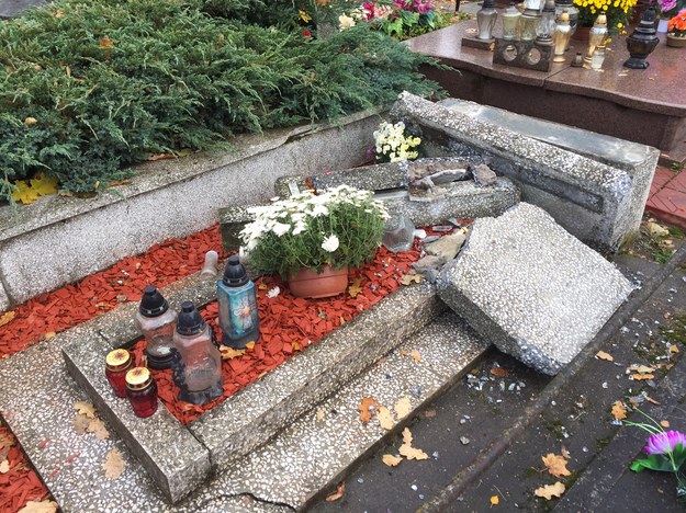 Na cmentarzu w Ełku ktoś zniszczył ponad 100 nagrobków /Piotr Bułakowski (RMF FM) /RMF FM