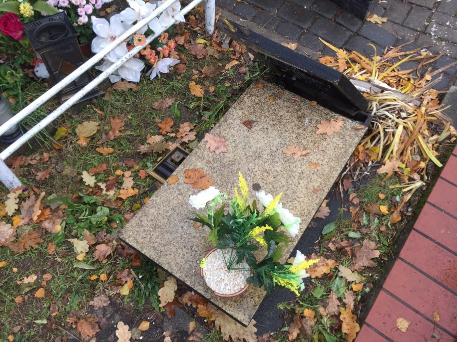 Na cmentarzu w Ełku ktoś zniszczył ponad 100 nagrobków /Piotr Bułakowski (RMF FM) /RMF FM