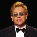 Na co choruje Elton John?
