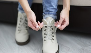 Na co dzień i od święta. To najlepsze jesienne buty dla pań po 60-tce