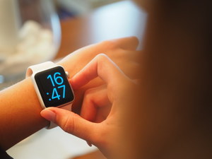 Na co zwracać uwagę wybierając smart watch?