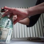 Na "czarną godzinę" lepiej się przygotować. Tyle gotówki warto trzymać w domu