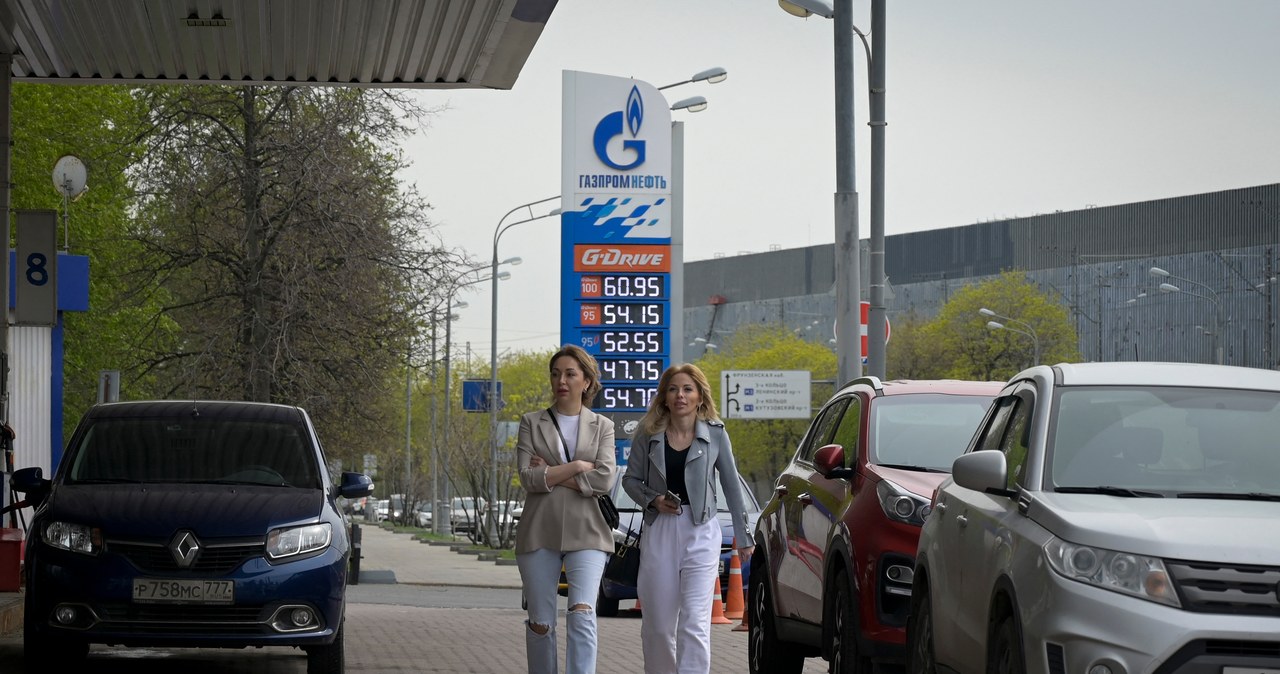 Na części terytorium Rosji wprowadzono kartki na benzynę /Natalia Kolesnikova /AFP