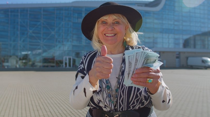 Na czym polega zdrowa relacja z pieniędzmi? Oto 7 oznak, że potrafisz dbać o swój well-being finansowy /123RF/PICSEL