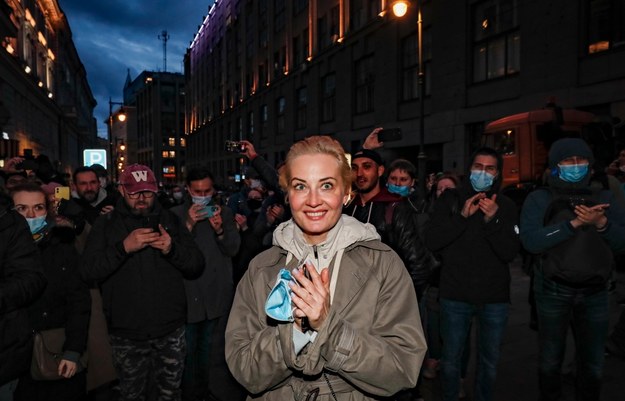 Na demonstracji w Moskwie była także żona Aleksieja Nawalnego - Julia /YURI KOCHETKOV /PAP/EPA