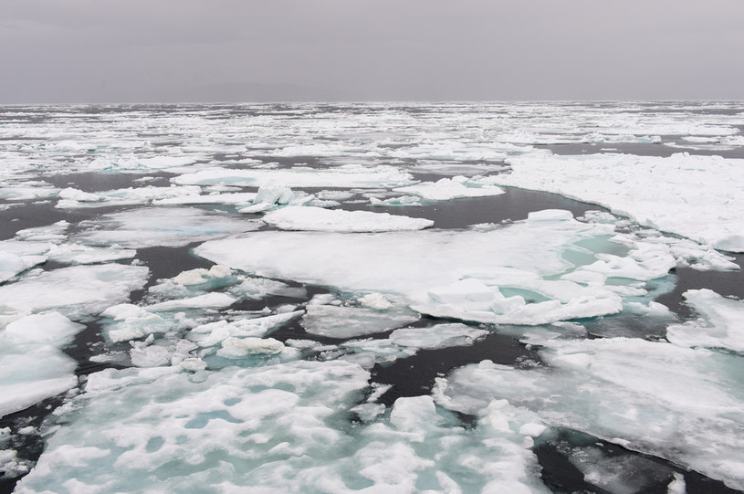 Na dnie Oceanu Arktycznego kryje się zabójczy metan. Z każdym kolejnym odpływem do ziemskiej atmosfery uwalniają się jego ogromne ilości /Getty Images