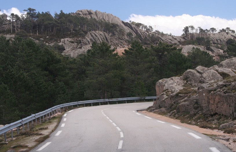 Na drogach pozamiejskich we Francji dozwolona prędkość spadnie do 80 km/h /INTERIA.PL