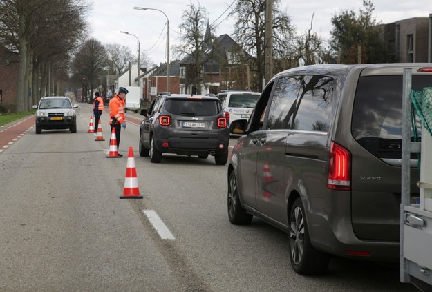 Na drogach wiodących do Francji czy Holandii pojawiły się barykady /ARIS OIKONOMOU /PAP/EPA