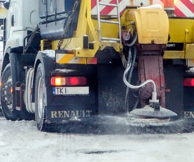 Na drogi trafią 323 tys. ton soli. Zima już nie zaskoczy drogowców?