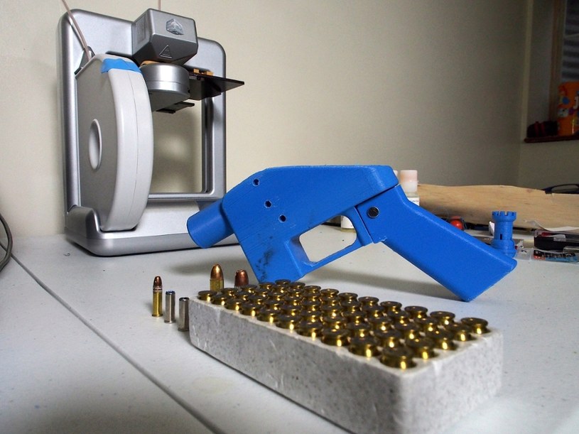 Na drukarce 3D można wydrukować już broń /AFP