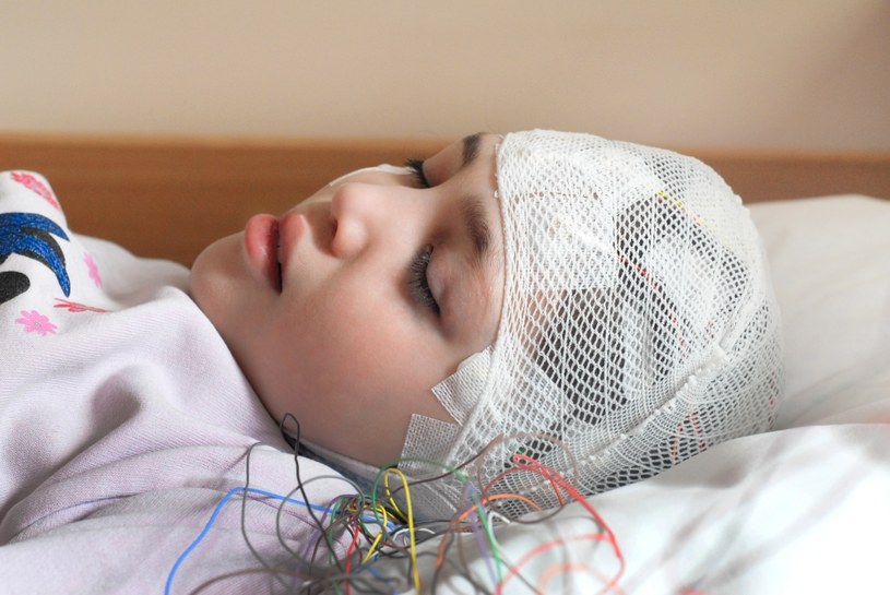 Na EEG kieruje się również dzieci /123RF/PICSEL