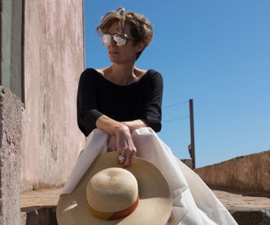 Na ekranie, oprócz zniewalających pejzaży śródziemnomorskiej wyspy, równie fascynujące kreacje, które dla Tildy Swinton przygotował sam Dior. Za pracę kamery odpowiada Yorick Le Saux – nagradzany autor zdjęć do „Basenu” François Ozona oraz „Tylko kochankowie przeżyją” Jima Jarmusha. Premiera filmu odbyła się podczas prestiżowego festiwalu filmowego w Wenecji.