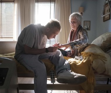  Na ekranie zobaczymy również m.in. Marię Pakulnis, Annę Dymną, Joachima Lamżę i Witolda Dębickiego. Autorem scenariusza jest Maciej Kraszewski, za reżyserię odpowiada Daniel Jaroszek, który do tej pory realizował projekty w branży reklamowej. „Johnny” będzie jego debiutem fabularnym. Daniel jest posiadaczem trzech mieczy KTR za projekty realizowane z Papaya Films.

Premiera kinowa planowana jest na jesień 2022 roku.  