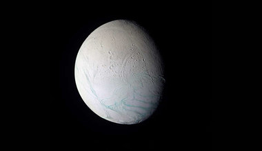 Na Enceladusie odkryto "cegiełki życia"