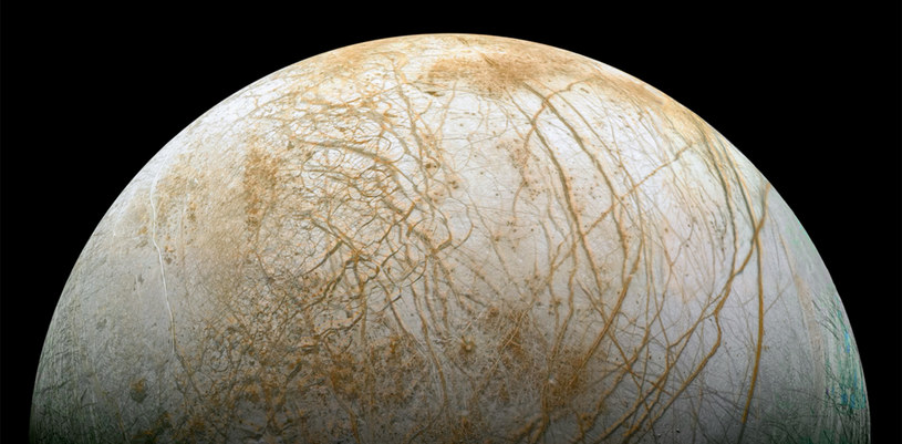 Na Europie najprawdopodobniej występuje aktywność tektoniczna /NASA