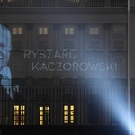 Na fasadzie Pałacu Prezydenckiego wyświetlono portret Ryszarda Kaczorowskiego