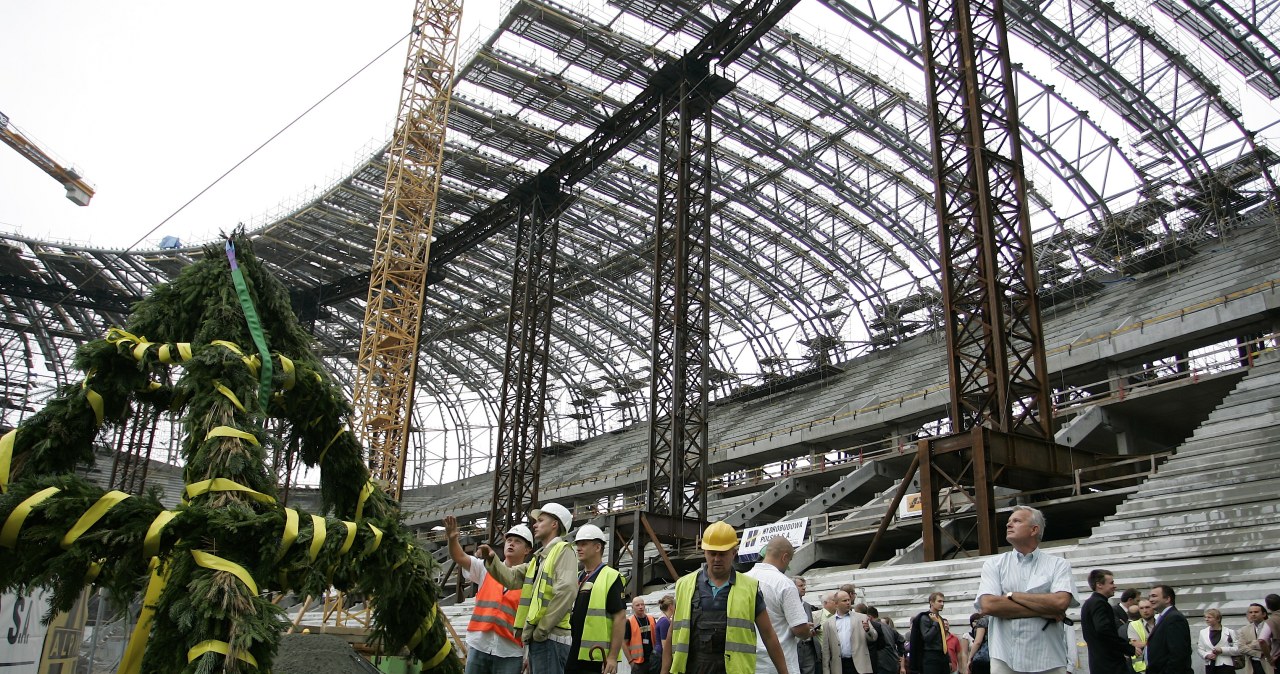 Na gdańskim stadionie zawieszono wiechę
