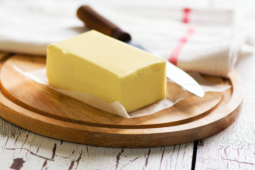 Na giełdach ceny masła spadły o 5 proc. W sklepach jest ono coraz droższe. /123RF/PICSEL