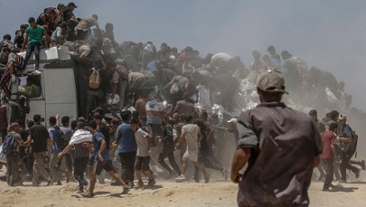 Na głodujących przewróciła się ciężarówka z żywnością. Dramat w Gazie