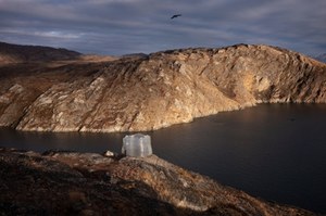 Na Grenlandii pojawiło się niezwykłe "igloo". Kto je postawił i w jakim celu?