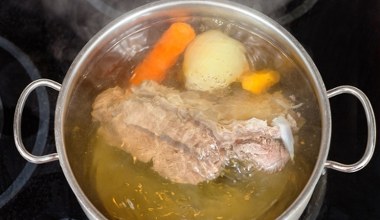 Na grypę i stanach zapalnych lepszy od naszego rosołu. Ma mnóstwo kolagenu, białka i witamin 