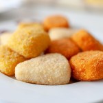 mozarella Na imprezę robię serowe kąski. Są chrupiące z zewnątrz i mięciutkie w środku