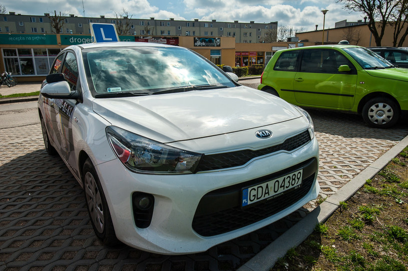 Na jakich samochodach zdaje się prawo jazdy? Kia Rio dostępna jest w północnej oraz wschodniej części Polski /Karol Makurat/REPORTER /East News