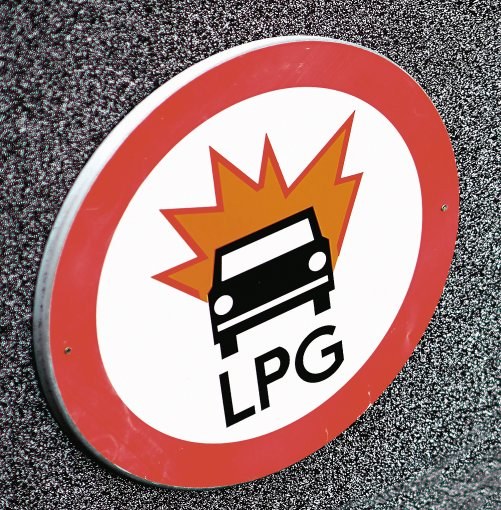 Na jakie parkingi można wjeżdżać autem z LPG? /Motor