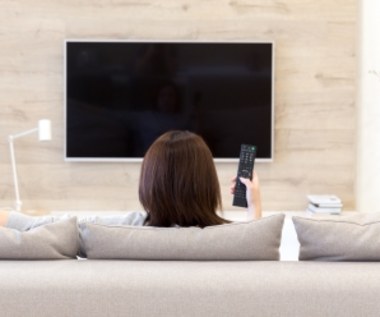 Na jakiej wysokości od podłogi powiesić telewizor 4K? 