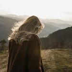 Na jesień koniecznie zrób ten blond. Koleżanki będą zazdrosne o twój modny wygląd
