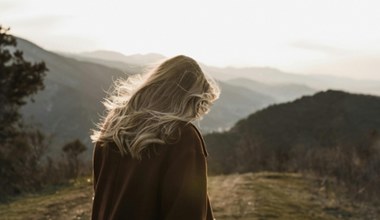 Na jesień koniecznie zrób ten blond. Koleżanki będą zazdrosne o twój modny wygląd