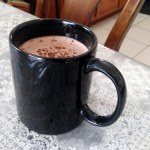 napój Na jesienne wieczory robię rozgrzewające kakao. Dodatek tahini i chili wynosi smak na wyżyny