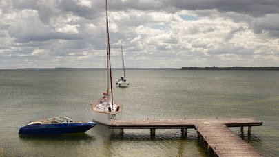 Na jeziorze Śniardwy odnaleziono zatopioną przed rokiem łódź żaglową [FILM]