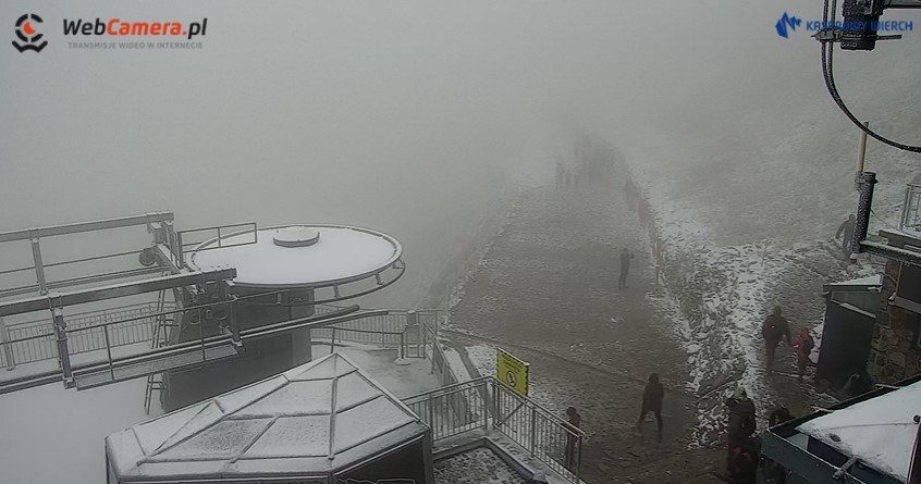 Na kamerach z Kasprowego Wierchu widać biały puch /pkl.pl/kasprowy-wierch/kamery-online /Zrzut ekranu