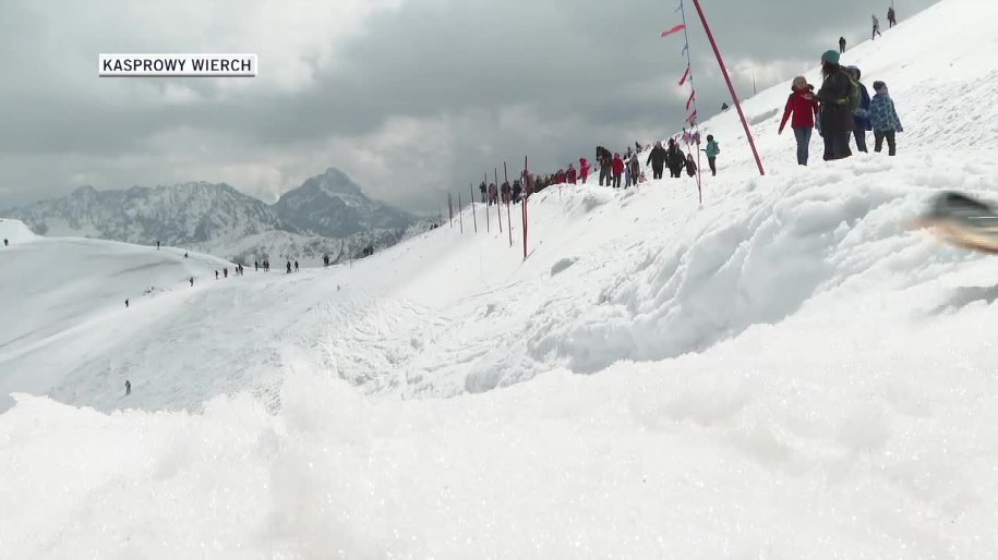 Na Kasprowym Wierchu wciąż jeżdżą narciarze /TVN24/x-news /
