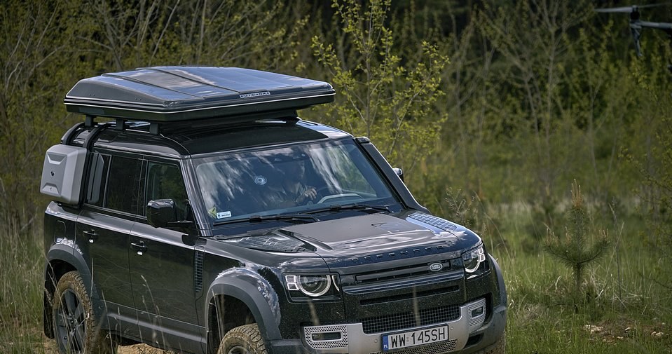 Na każdym kroku Kossakowskiemu i TERENWIZJI towarzyszył Land Rover Defender /materiały promocyjne