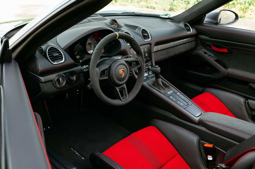 Na kierownicy Spydera RS nie ma żadnych przycisków. Dźwignia zmiany biegów wygląda jak w skrzyni manualnej /materiały prasowe