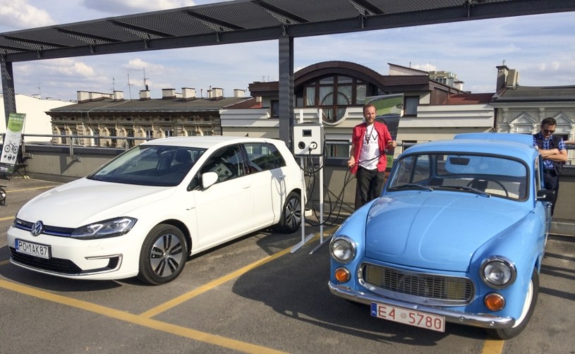 Na kilka dworcach będzie można naładować swoje auto elektryczne /Piotr Kamionka /Reporter